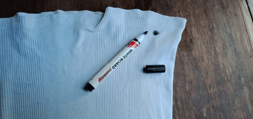 Cara menghilangkan noda tinta pada pakaian